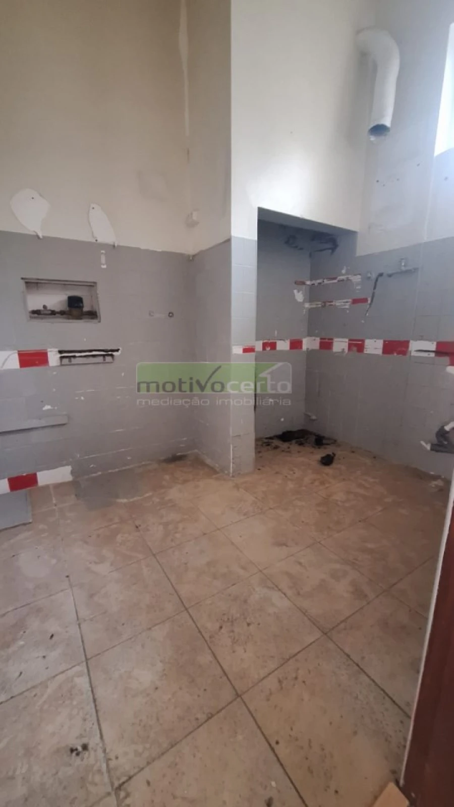 Apartamento T2 para Venda em Campolide Foto 8