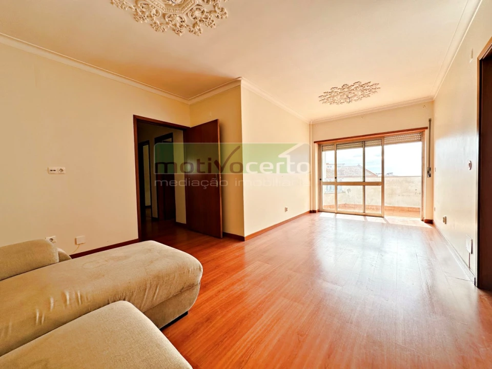 Apartamento T2 para Venda em Queluz e Belas Foto 3