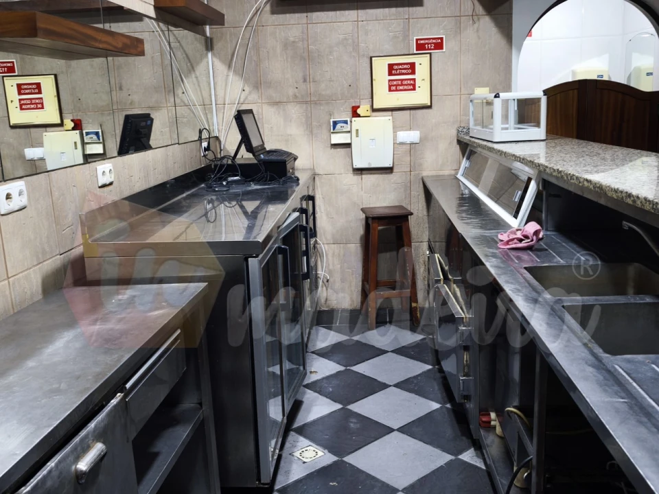 Negócio para Venda em Camacha Foto 8