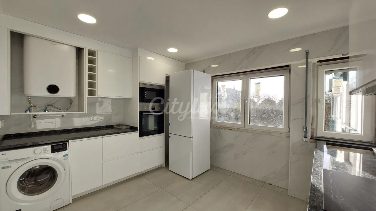 Apartamento T2 para Venda em Venteira Foto 9