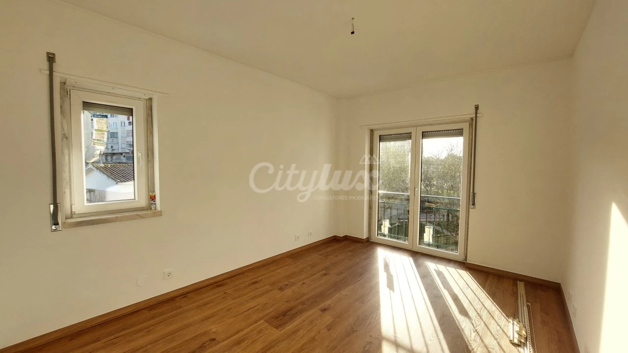 Apartamento T2 para Venda em Venteira Foto 32