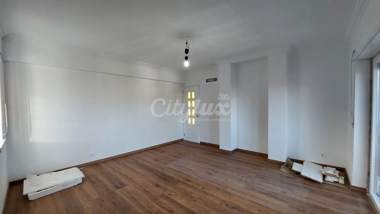 Apartamento T2 para Venda em Venteira Foto 4