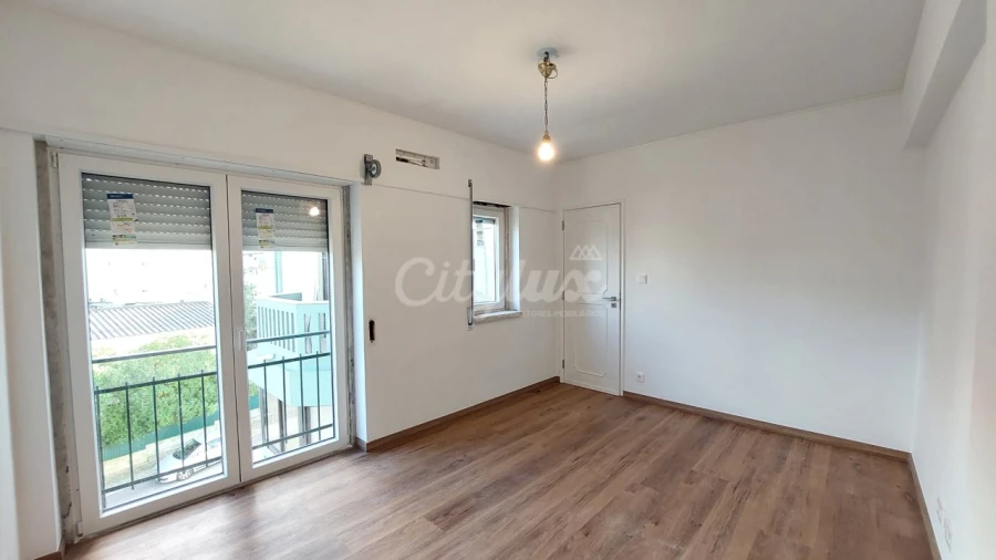 Apartamento T2 para Venda em Venteira Foto 22