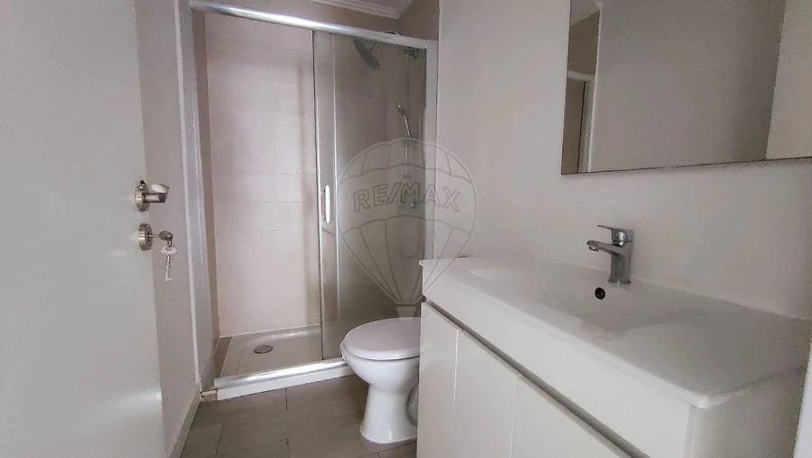 Apartamento T2 para Venda em Almargem do Bispo, Pêro Pinheiro e Montelavar Foto 11