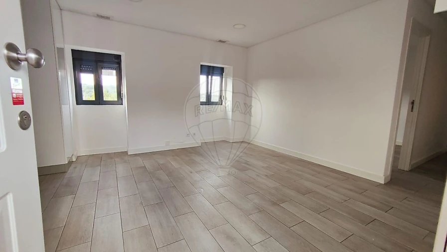 Apartamento T2 para Venda em Almargem do Bispo, Pêro Pinheiro e Montelavar Foto 2