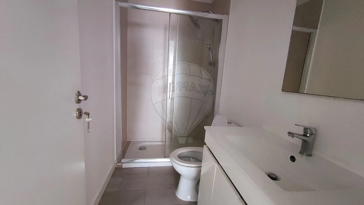 Apartamento T2 para Venda em Almargem do Bispo, Pêro Pinheiro e Montelavar Foto 7