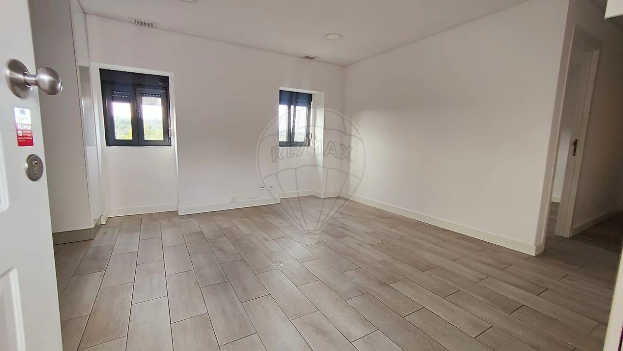 Apartamento T2 para Venda em Almargem do Bispo, Pêro Pinheiro e Montelavar Foto 2