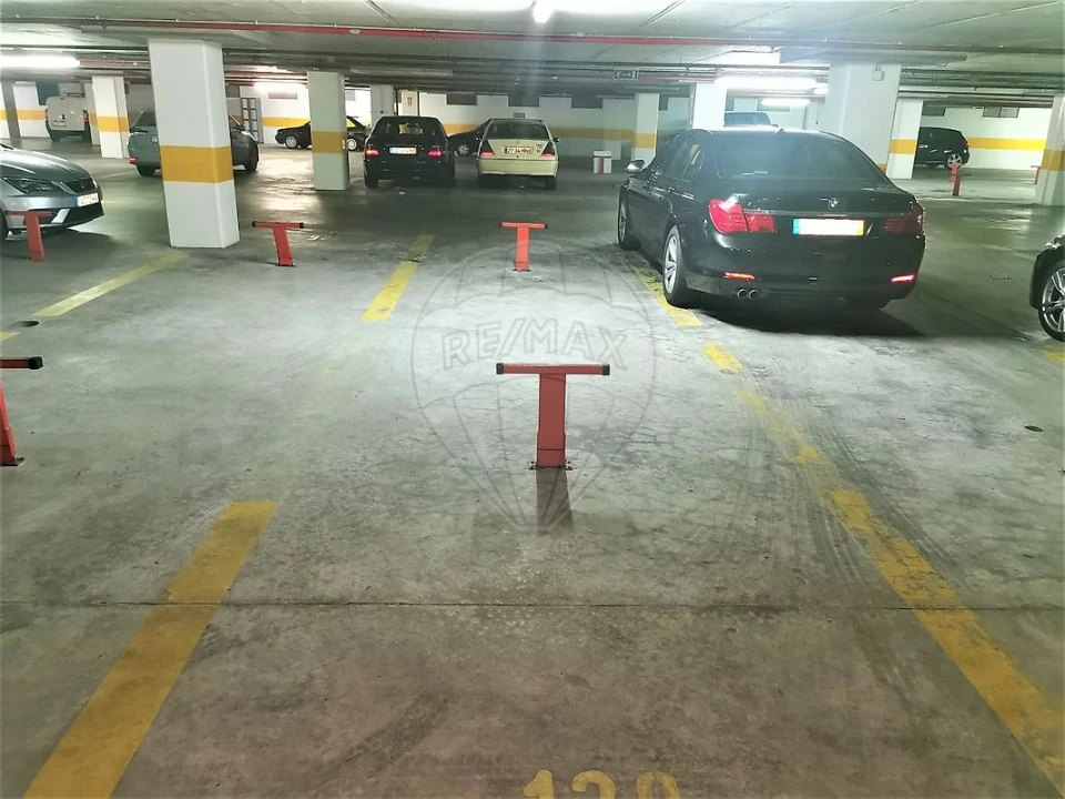 Garagem para Arrendamento em Parque das Nações Foto 3