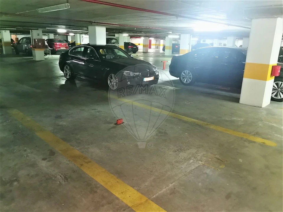 Garagem para Arrendamento em Parque das Nações Foto 2