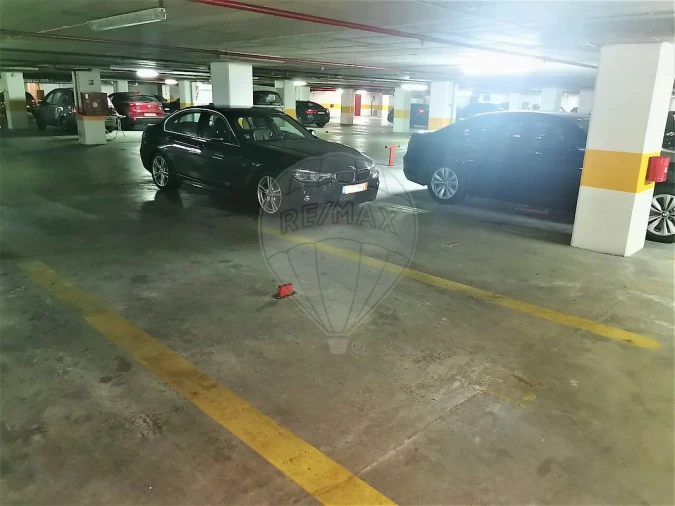 Garagem para Arrendamento em Parque das Nações Foto 2