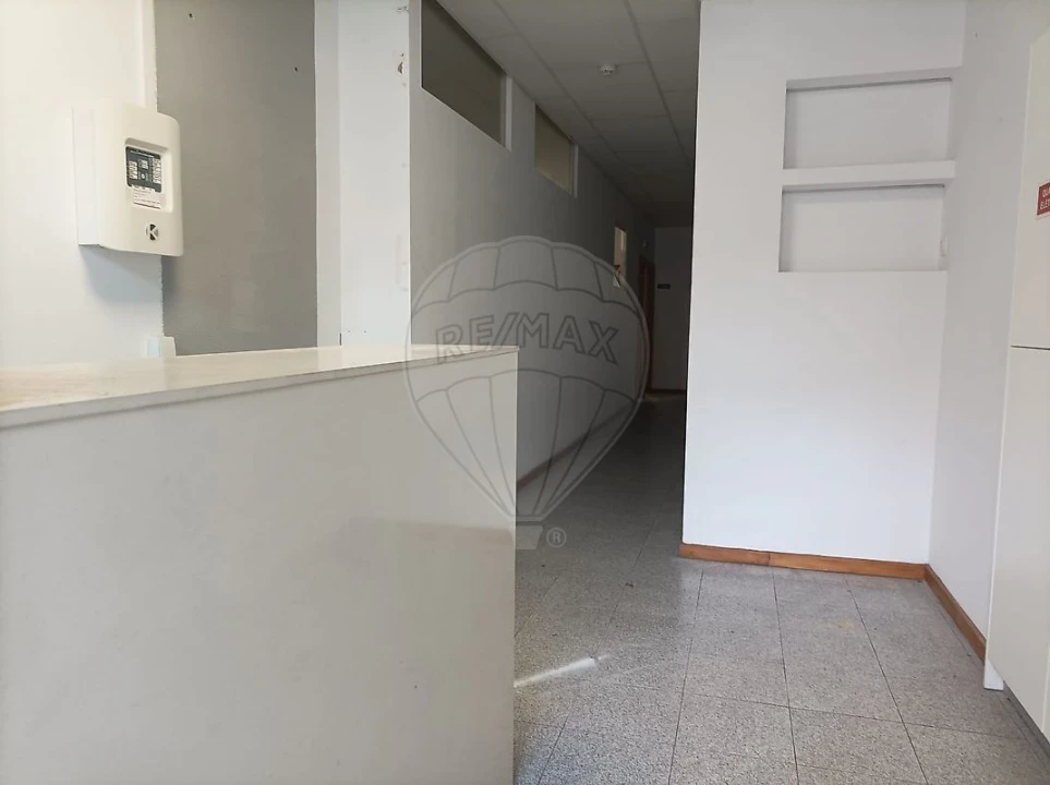 Loja para Venda em Mafamude e Vilar do Paraíso Foto 1