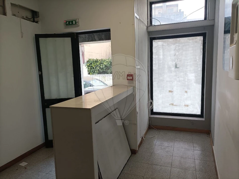 Loja para Venda em Mafamude e Vilar do Paraíso Foto 2