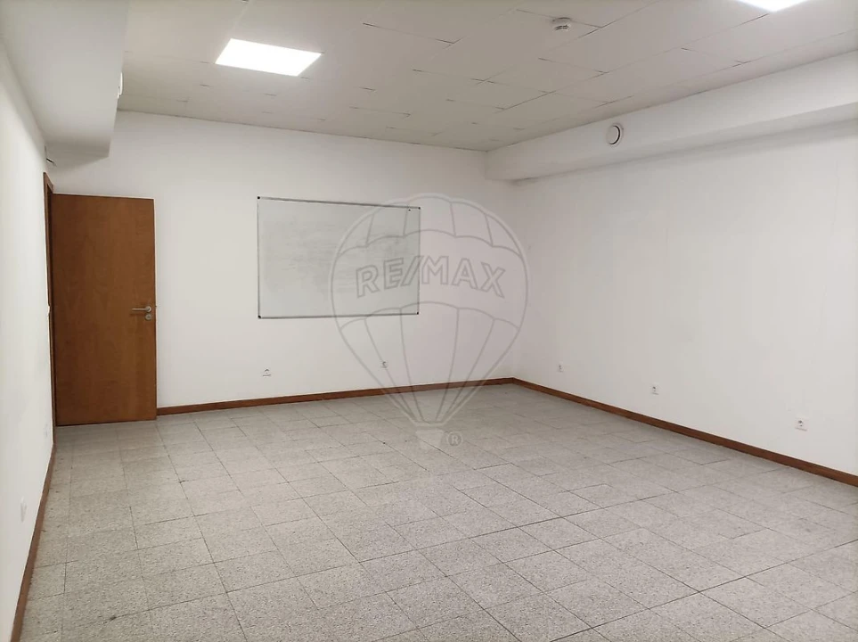 Loja para Venda em Mafamude e Vilar do Paraíso Foto 14