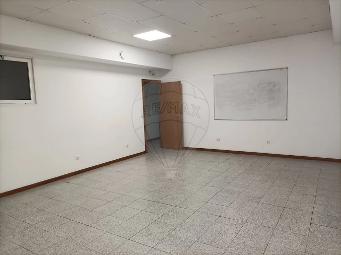 Loja para Venda em Mafamude e Vilar do Paraíso Foto 18