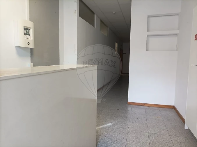 Loja para Venda em Mafamude e Vilar do Paraíso