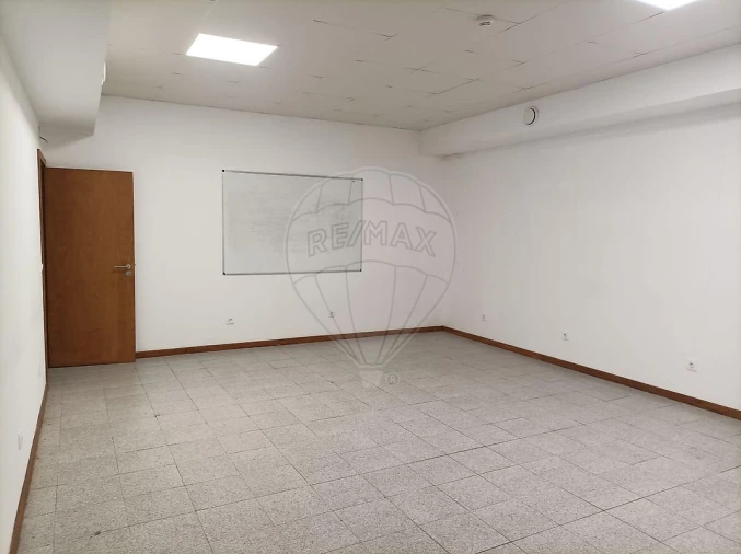 Loja para Venda em Mafamude e Vilar do Paraíso Foto 14