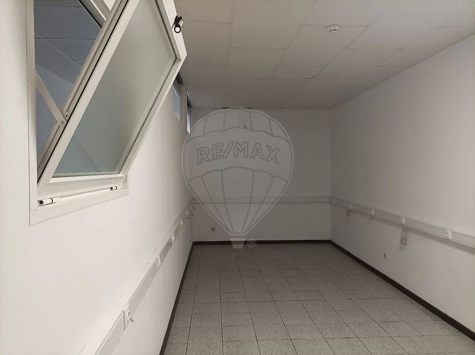 Loja para Venda em Mafamude e Vilar do Paraíso Foto 8