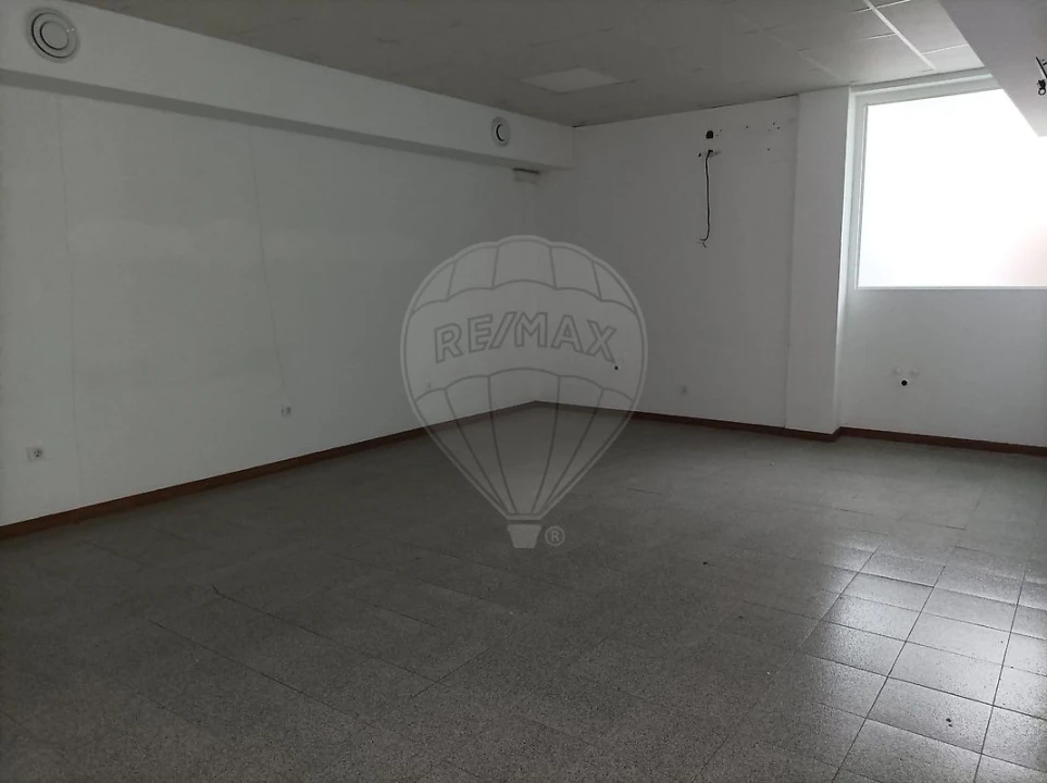 Loja para Venda em Mafamude e Vilar do Paraíso Foto 16