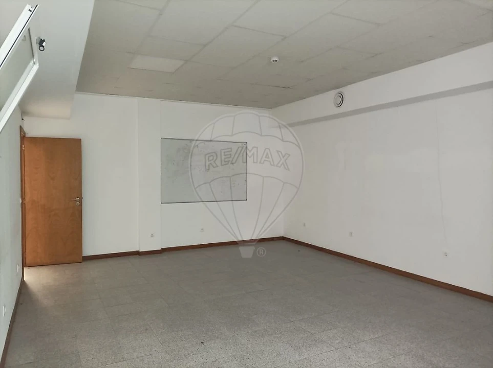 Loja para Venda em Mafamude e Vilar do Paraíso Foto 19