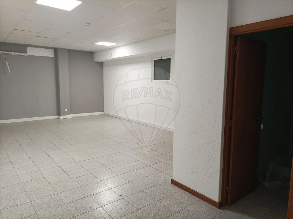 Loja para Venda em Mafamude e Vilar do Paraíso Foto 11