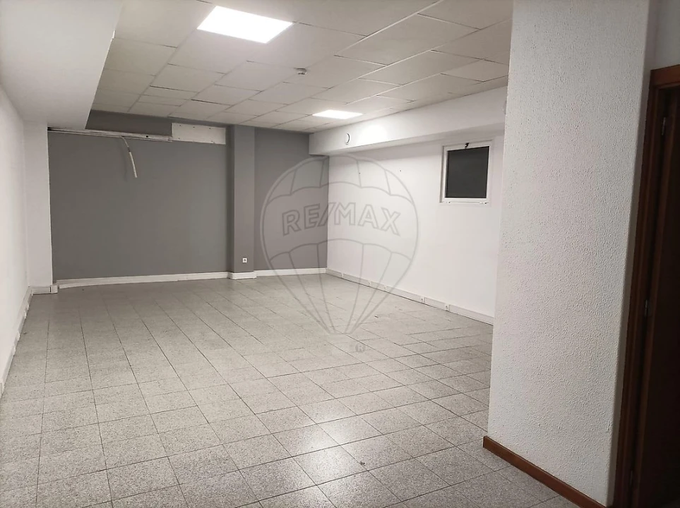 Loja para Venda em Mafamude e Vilar do Paraíso Foto 13