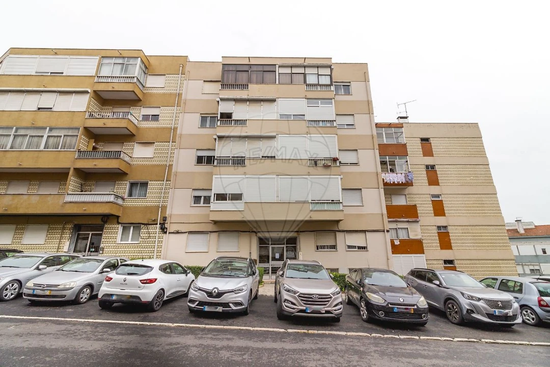 Apartamento T1 para Venda em Póvoa de Santo Adrião e Olival Basto Foto 3