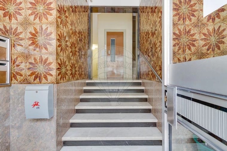 Apartamento T1 para Venda em Póvoa de Santo Adrião e Olival Basto Foto 16