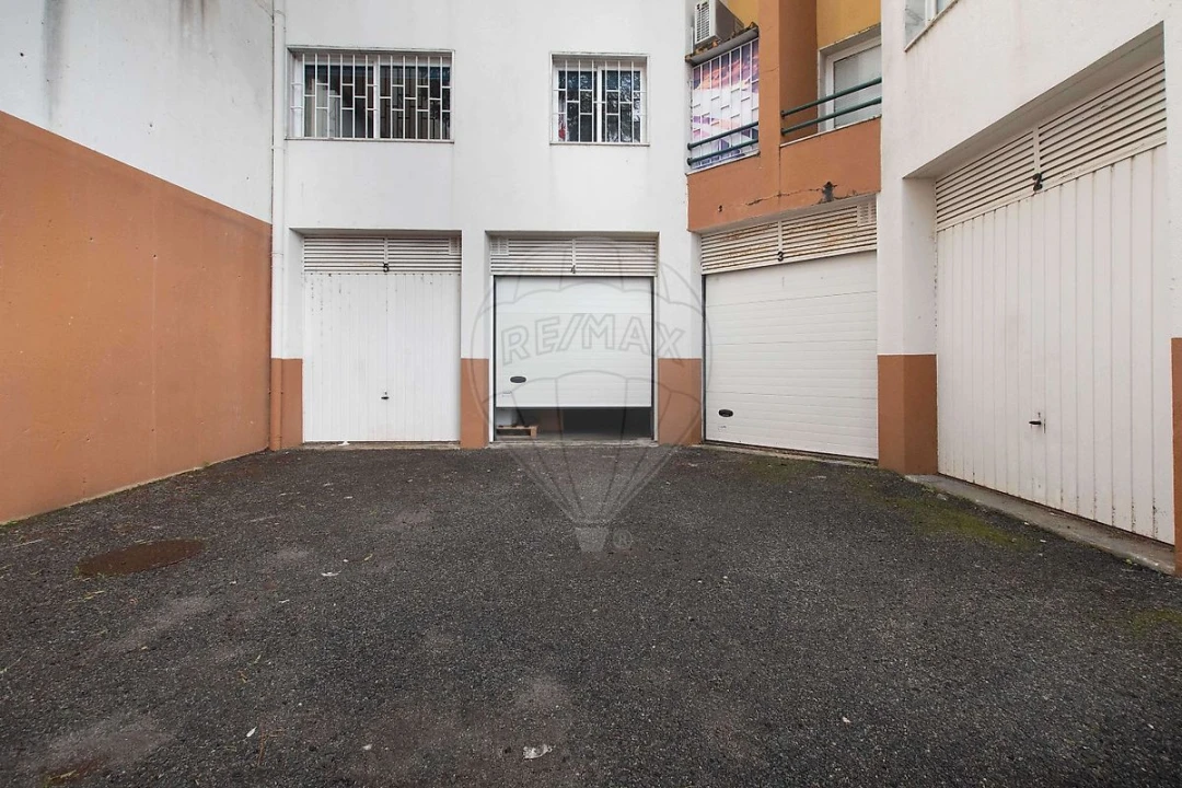 Loja para Venda em Vialonga Foto 18