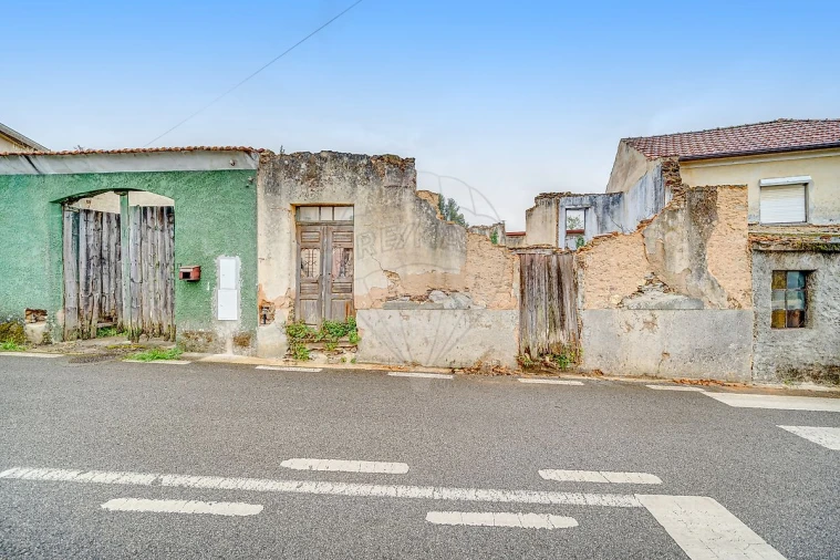 Moradia T3 para Venda em Avelãs de Cima Foto 16