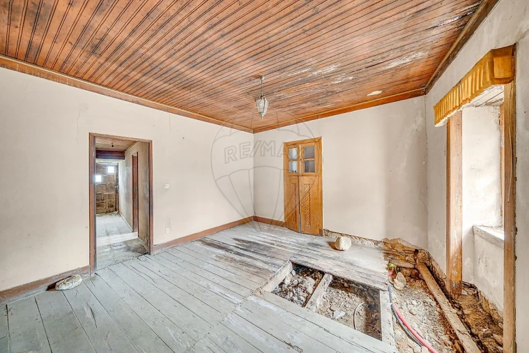 Moradia T3 para Venda em Avelãs de Cima Foto 3