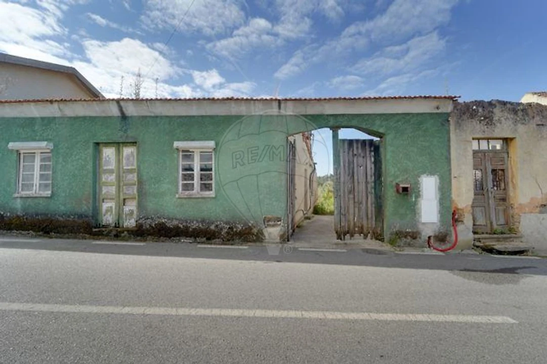 Moradia T3 para Venda em Avelãs de Cima Foto 4