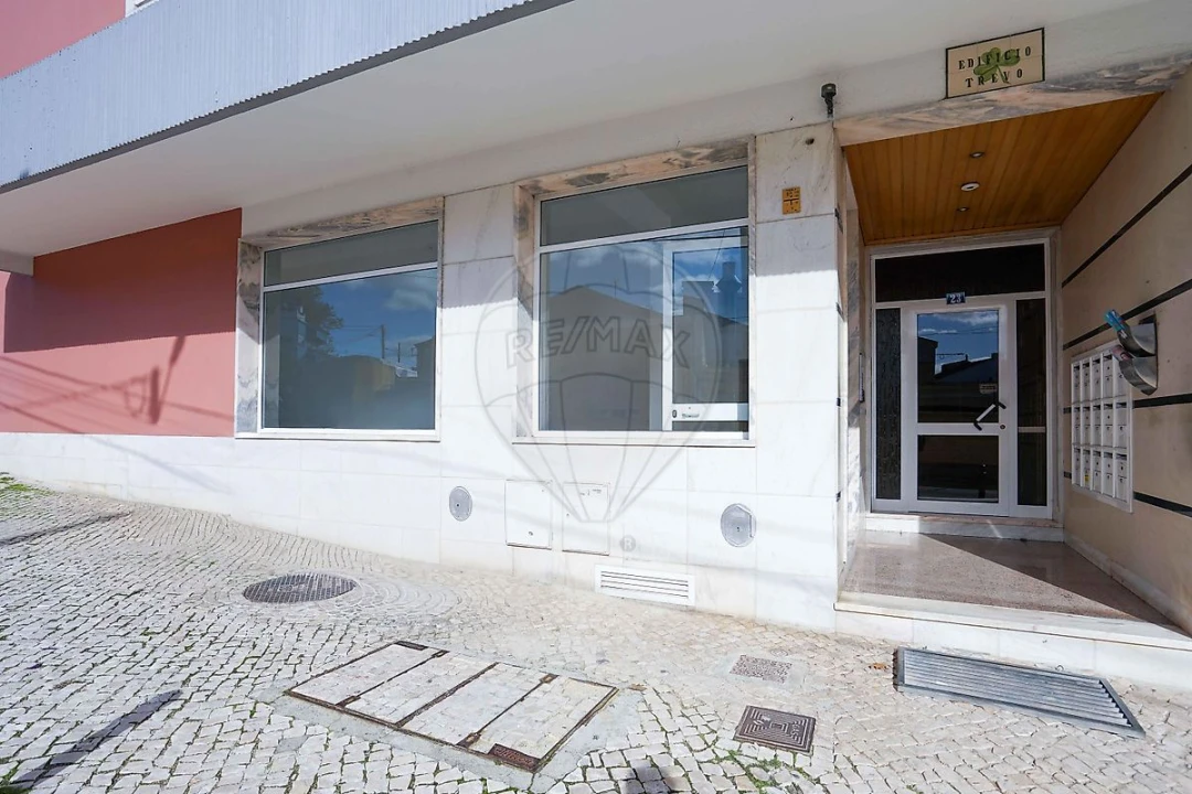 Loja para Arrendamento em Vialonga Foto 10