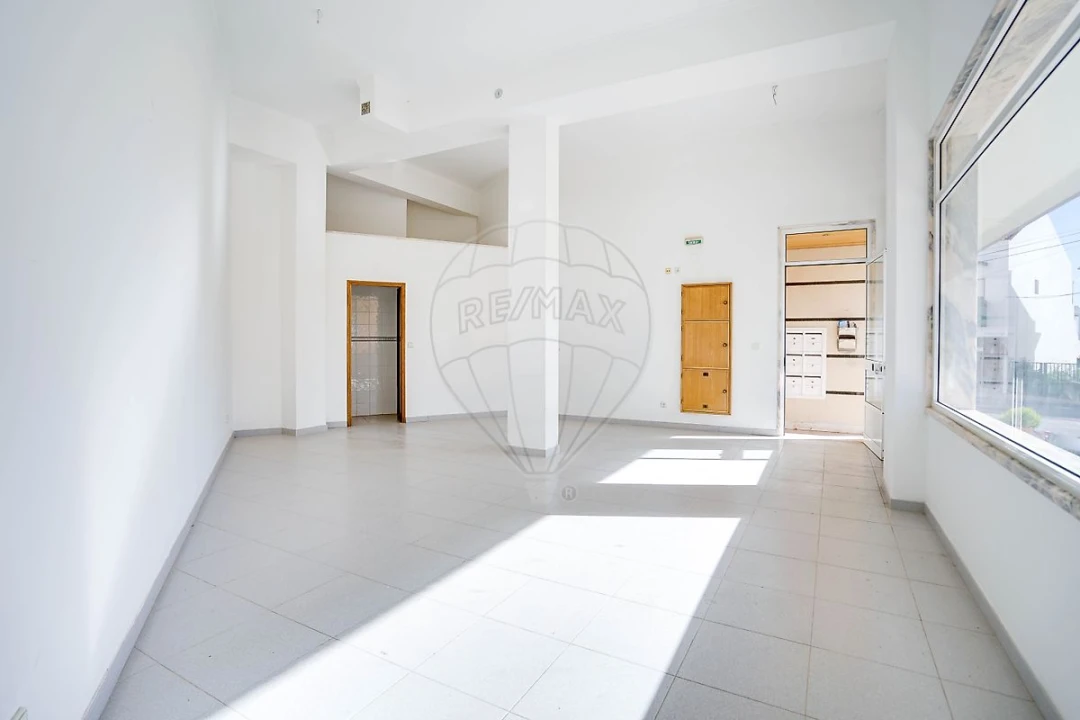 Loja para Arrendamento em Vialonga Foto 3