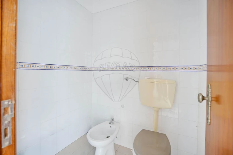 Loja para Arrendamento em Vialonga Foto 2