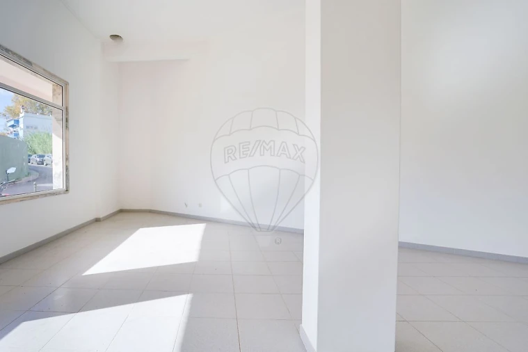 Loja para Arrendamento em Vialonga Foto 8