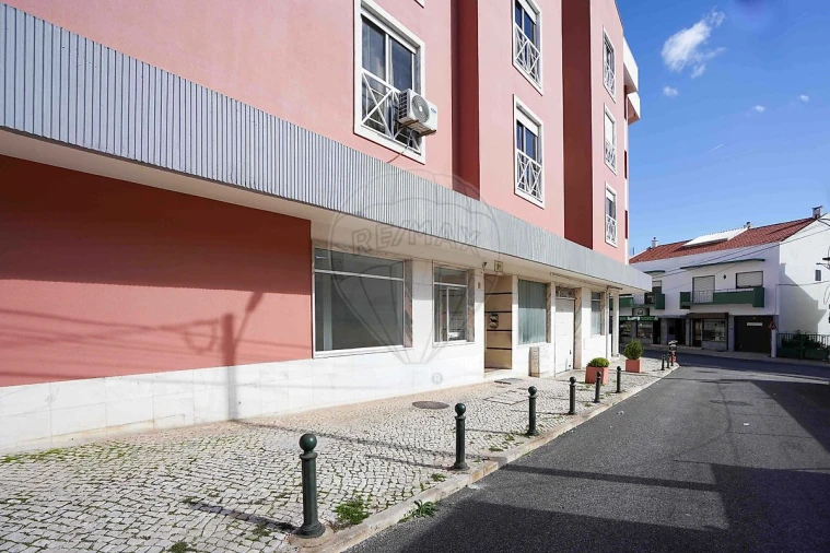 Loja para Arrendamento em Vialonga Foto 11