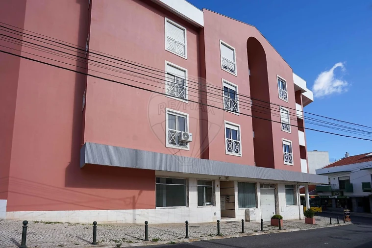 Loja para Arrendamento em Vialonga Foto 13