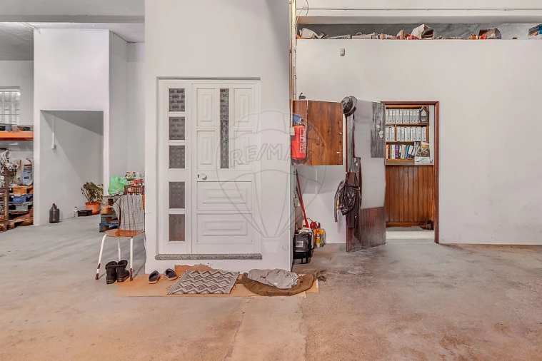 Armazém para Venda em Paço de Sousa Foto 4