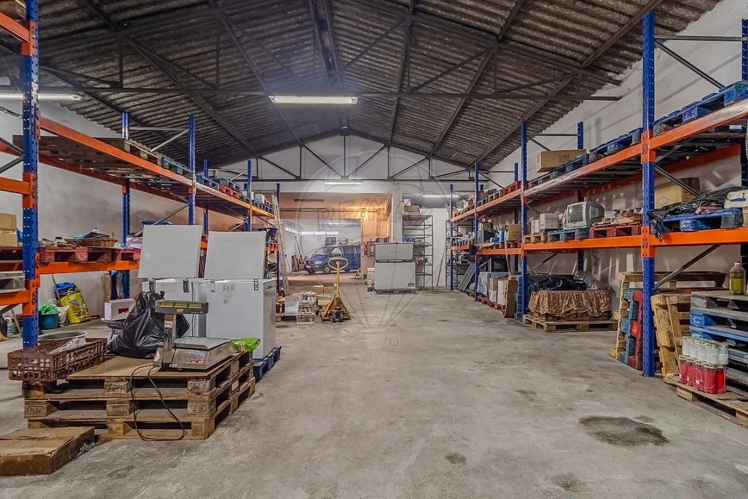 Armazém para Venda em Paço de Sousa Foto 3