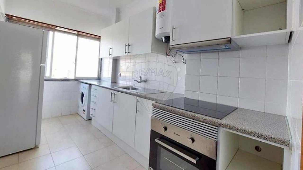 Apartamento T3 para Venda em Algueirão-Mem Martins Foto 3