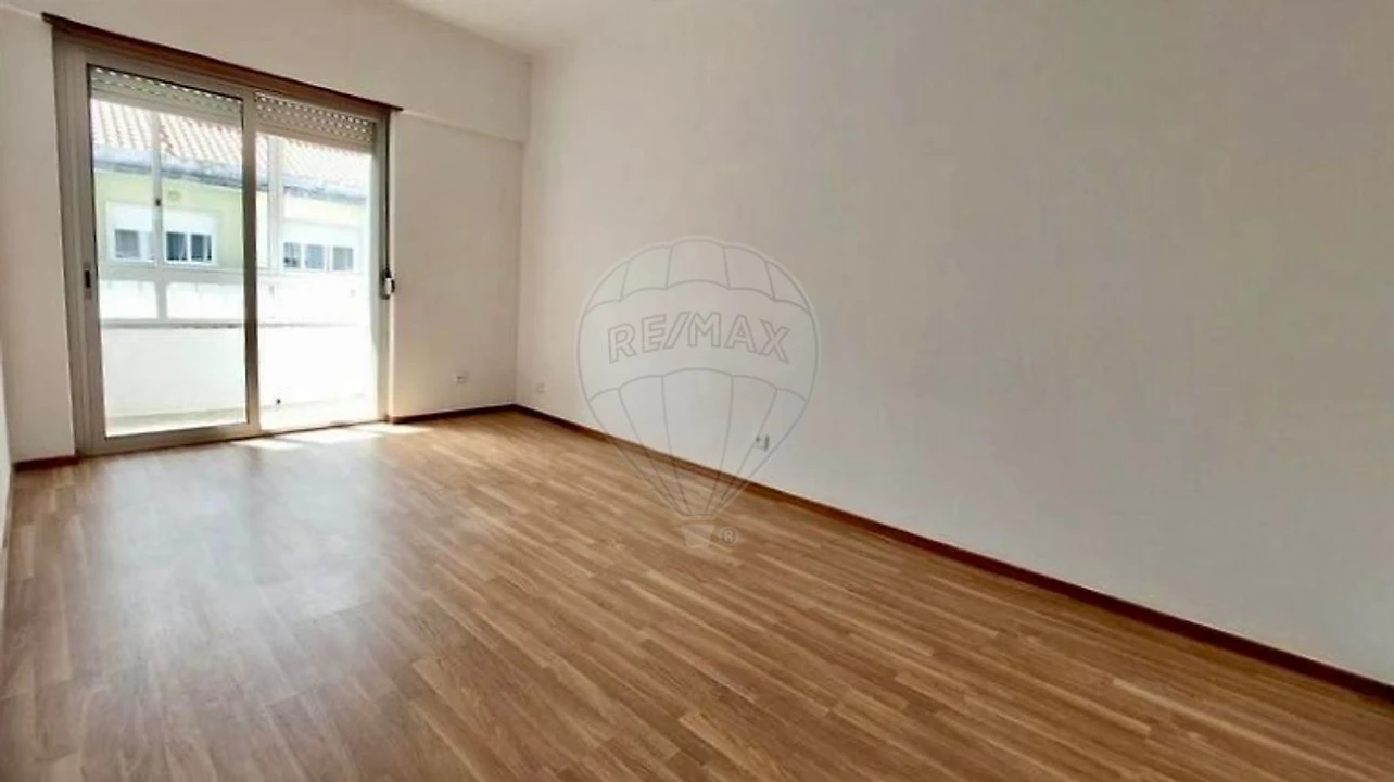 Apartamento T3 para Venda em Algueirão-Mem Martins Foto 4