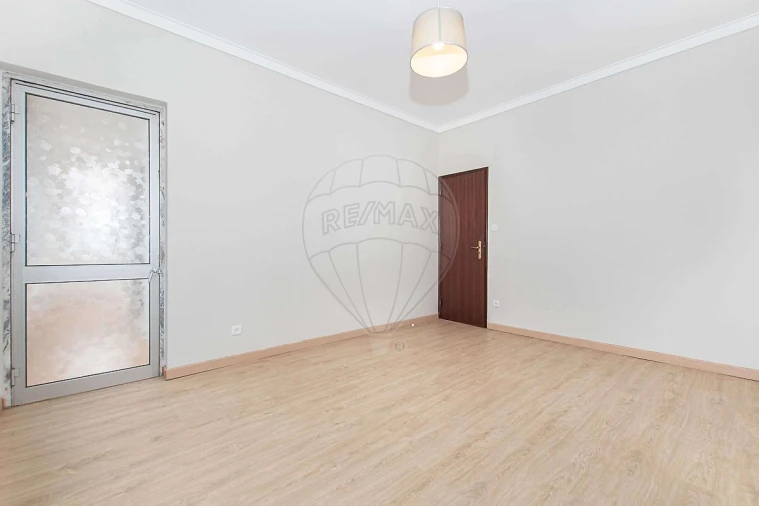 Apartamento T2 para Arrendamento em Seixal, Arrentela e Aldeia de Paio Pires Foto 12