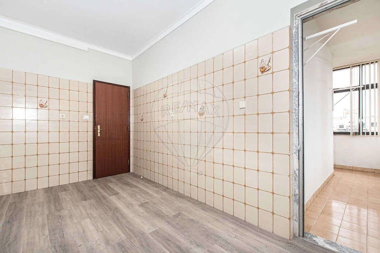 Apartamento T2 para Arrendamento em Seixal, Arrentela e Aldeia de Paio Pires Foto 19