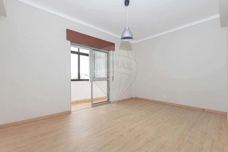 Apartamento T2 para Arrendamento em Seixal, Arrentela e Aldeia de Paio Pires Foto 13