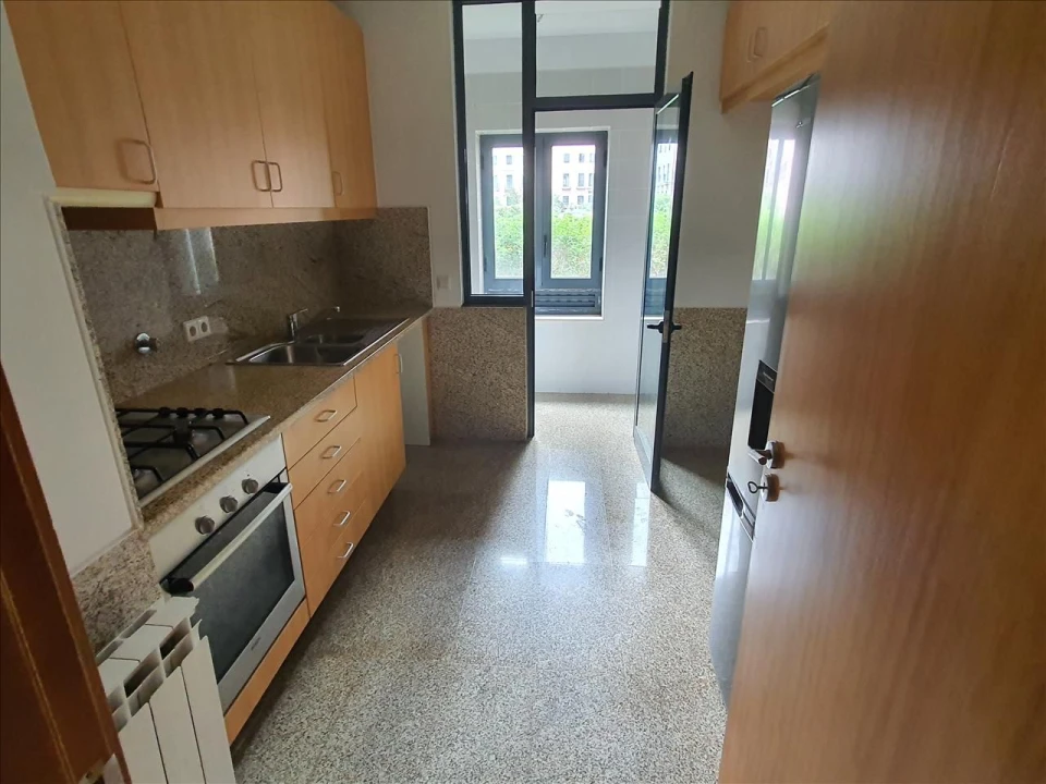 Apartamento T1 para Venda em Oliveira do Douro Foto 4