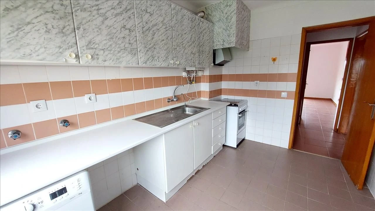 Apartamento T2 para Venda em Agualva e Mira-Sintra Foto 4