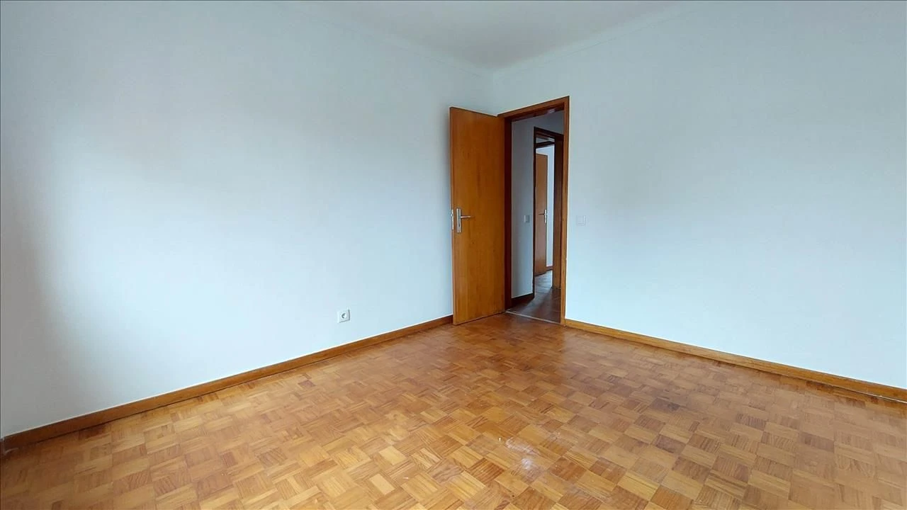 Apartamento T2 para Venda em Agualva e Mira-Sintra Foto 7
