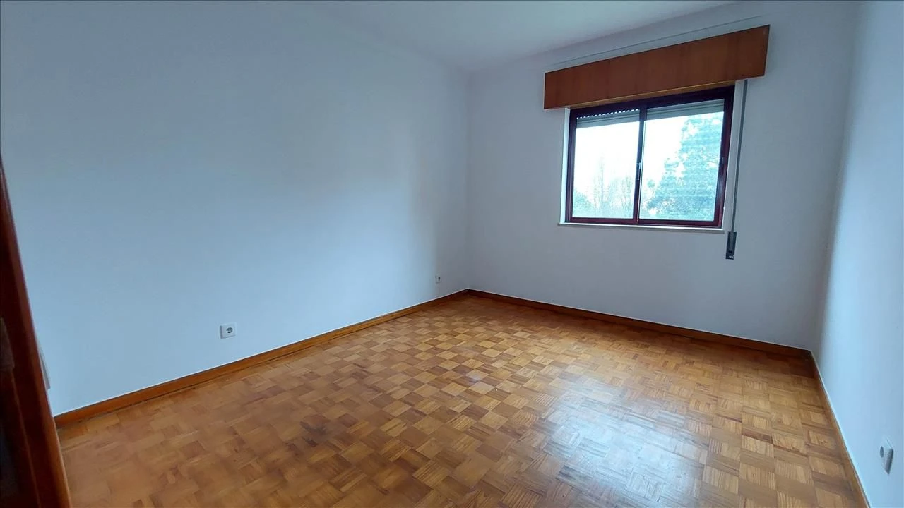 Apartamento T2 para Venda em Agualva e Mira-Sintra Foto 6