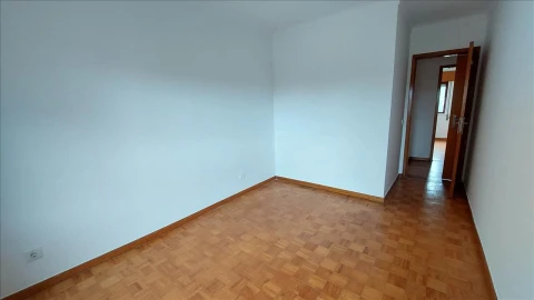 Apartamento T2 para Venda em Agualva e Mira-Sintra
