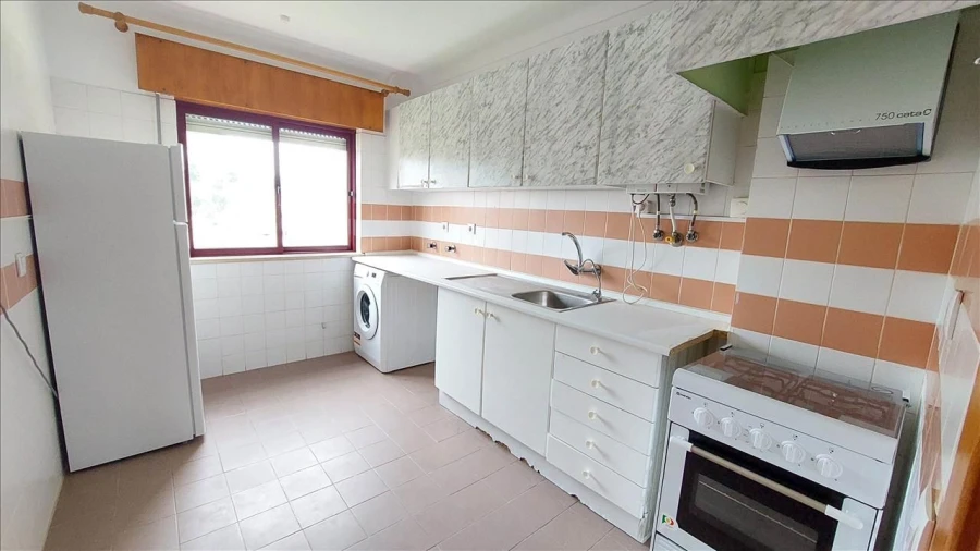 Apartamento T2 para Venda em Agualva e Mira-Sintra Foto 3